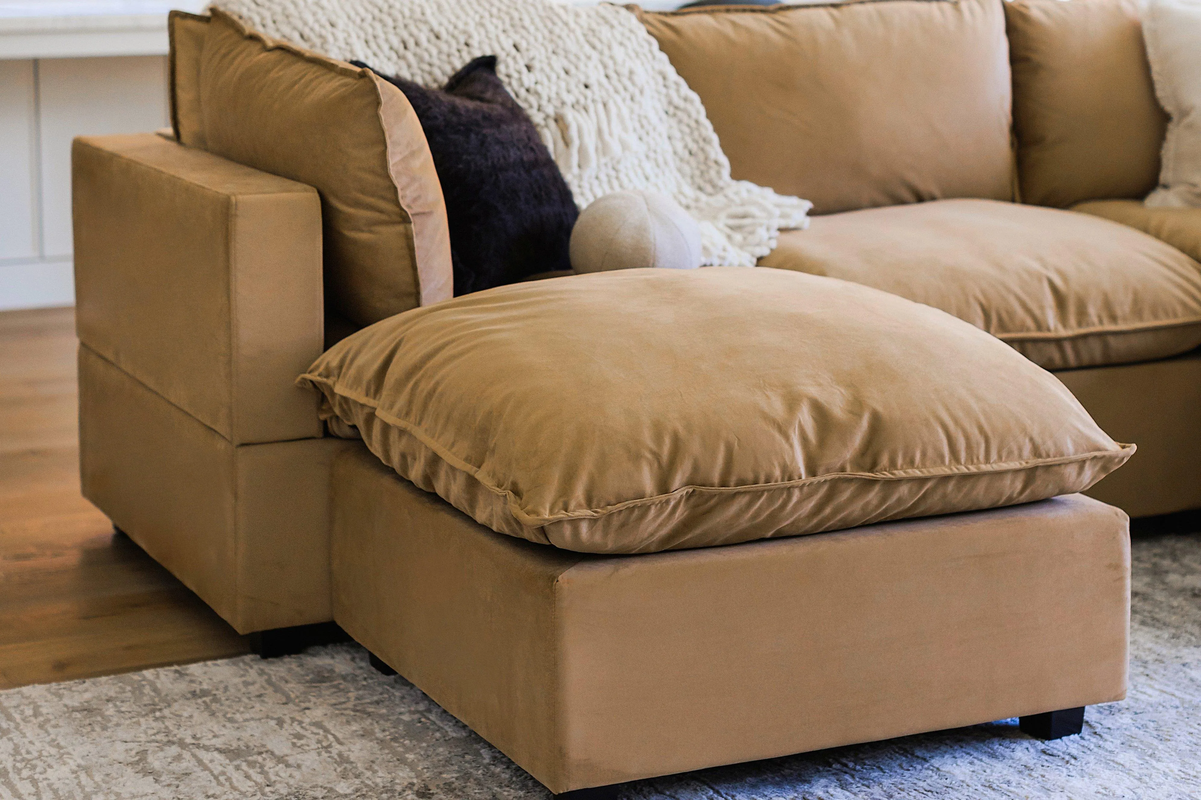 Kova Box Cushion L-Shape   Ottoman