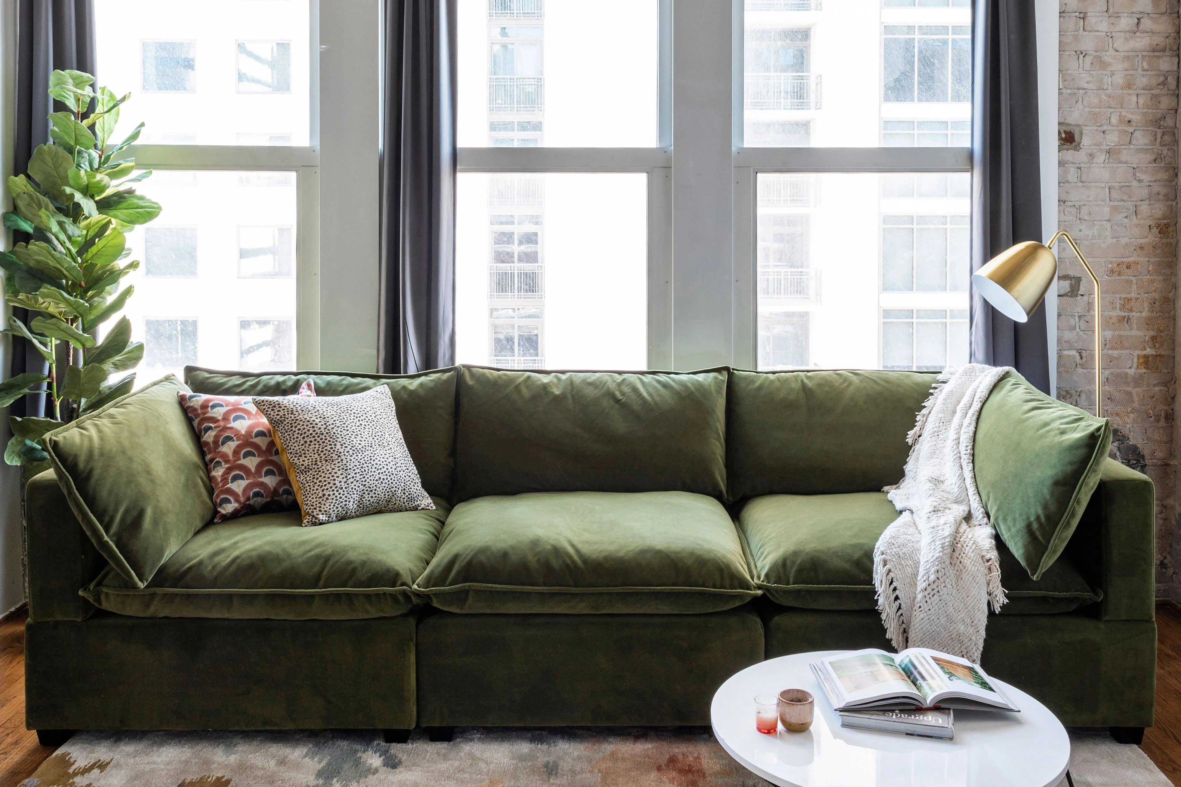 Kova Box Cushion Sofa 122"