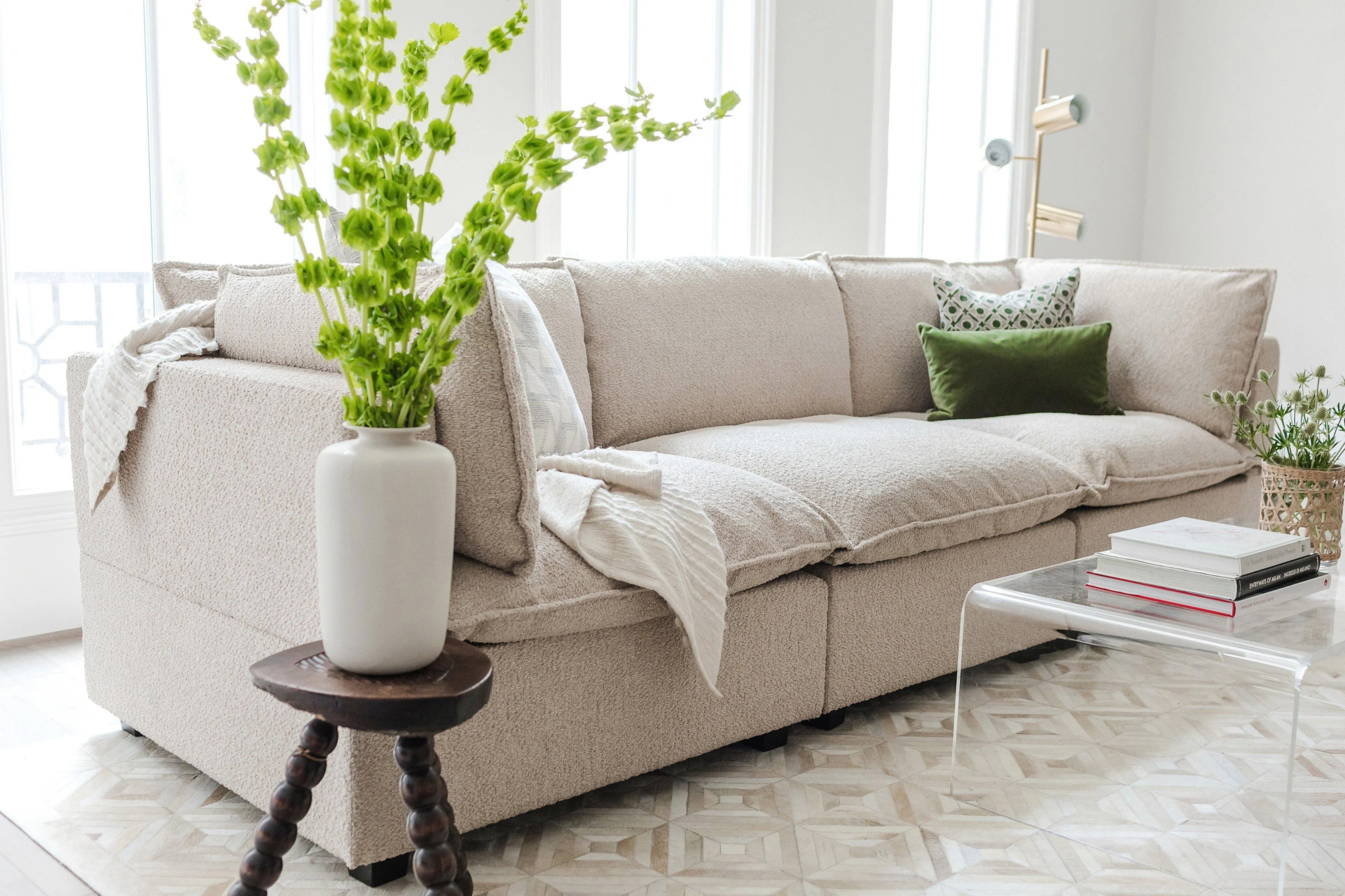 Kova Box Cushion Sofa 122"