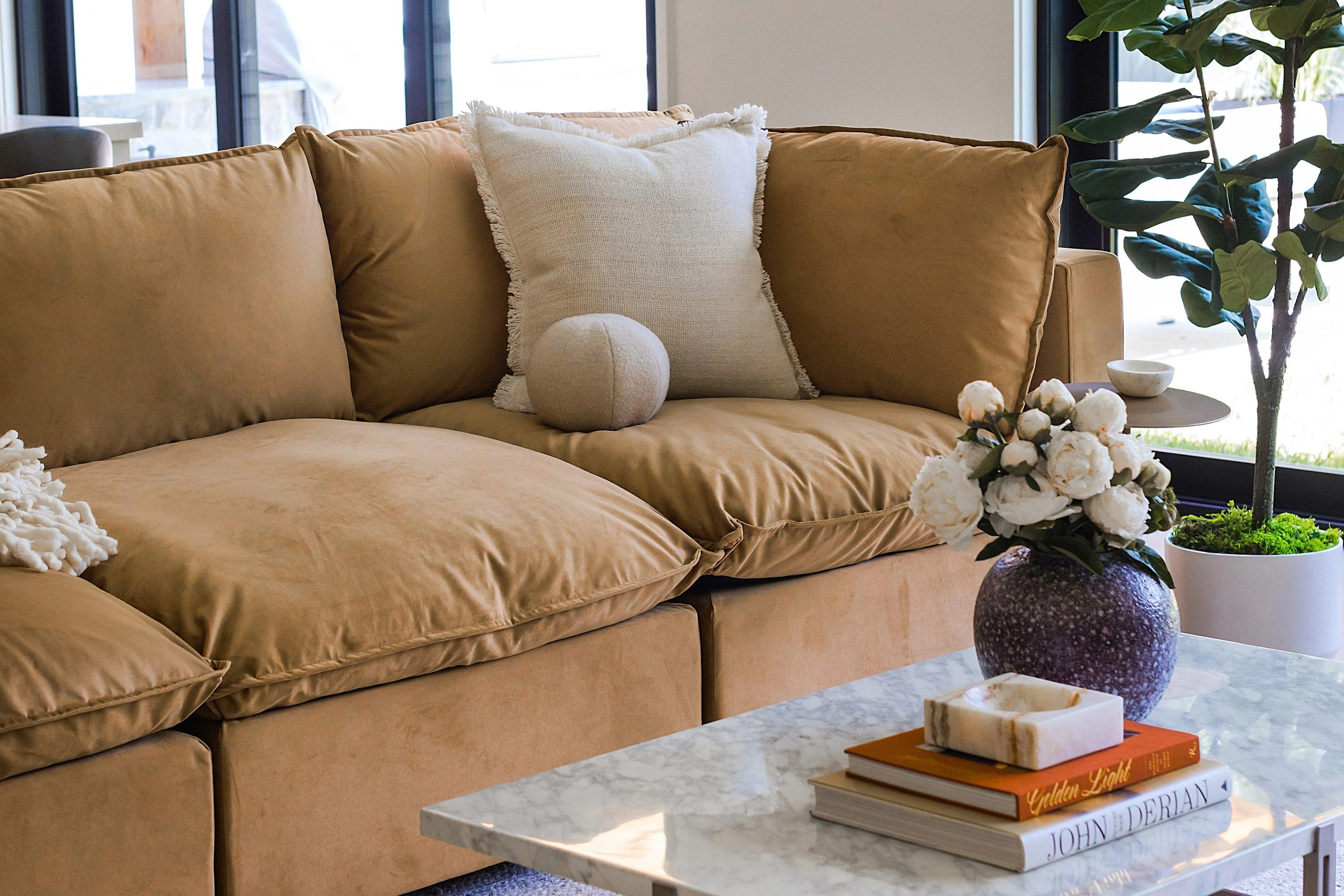 Kova Box Cushion Sofa 122"
