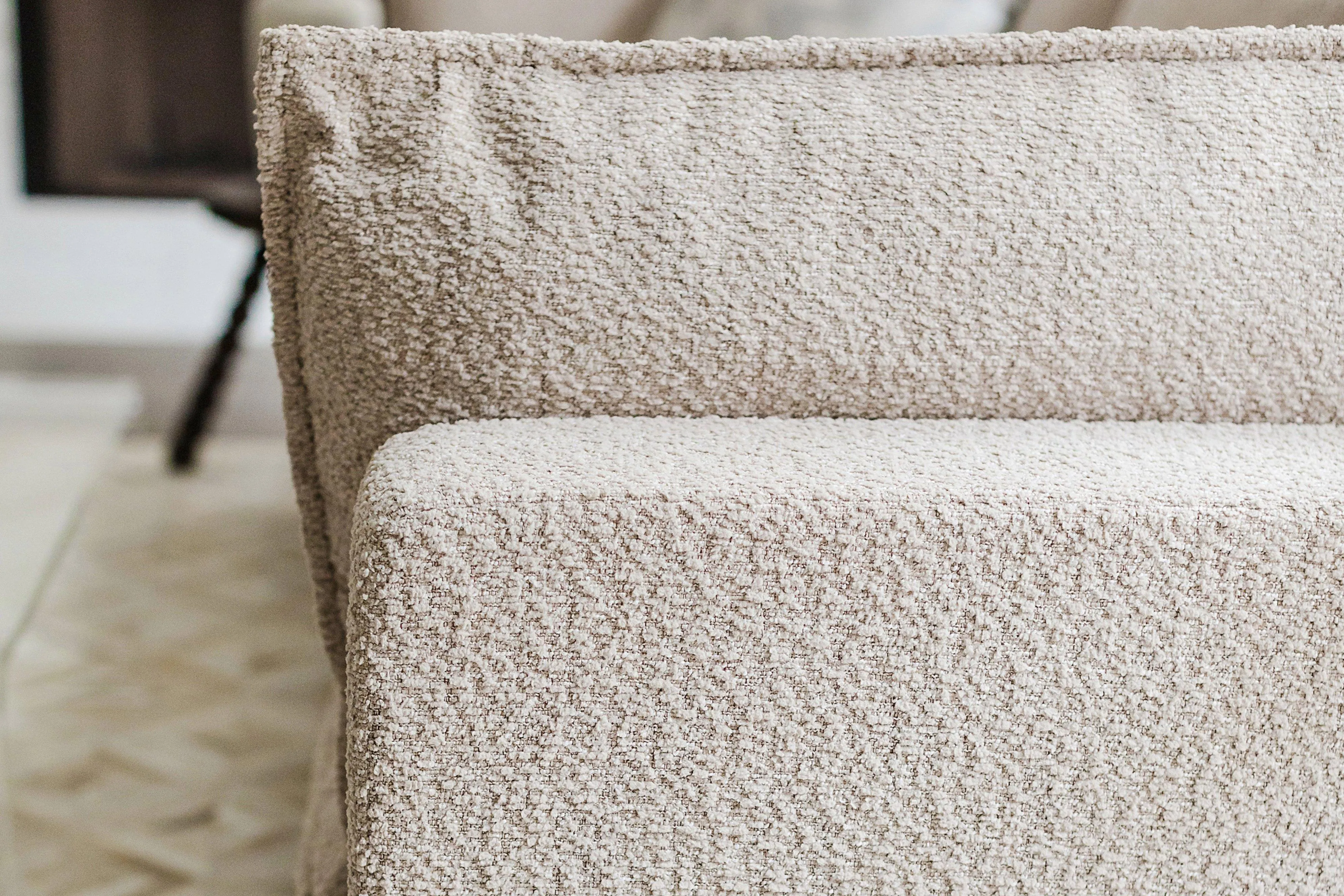 Kova Box Cushion Sofa 122"