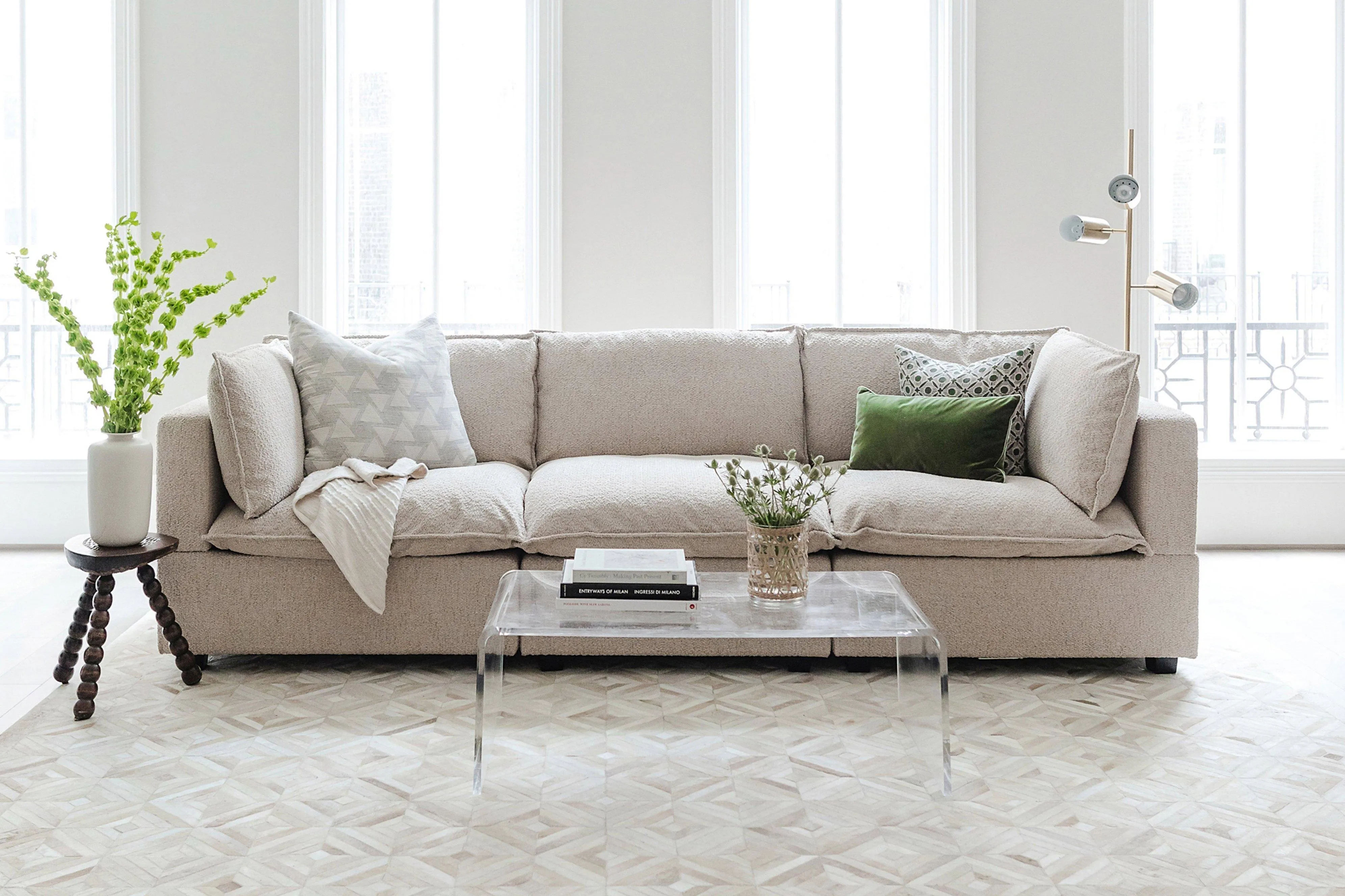 Kova Box Cushion Sofa 122"