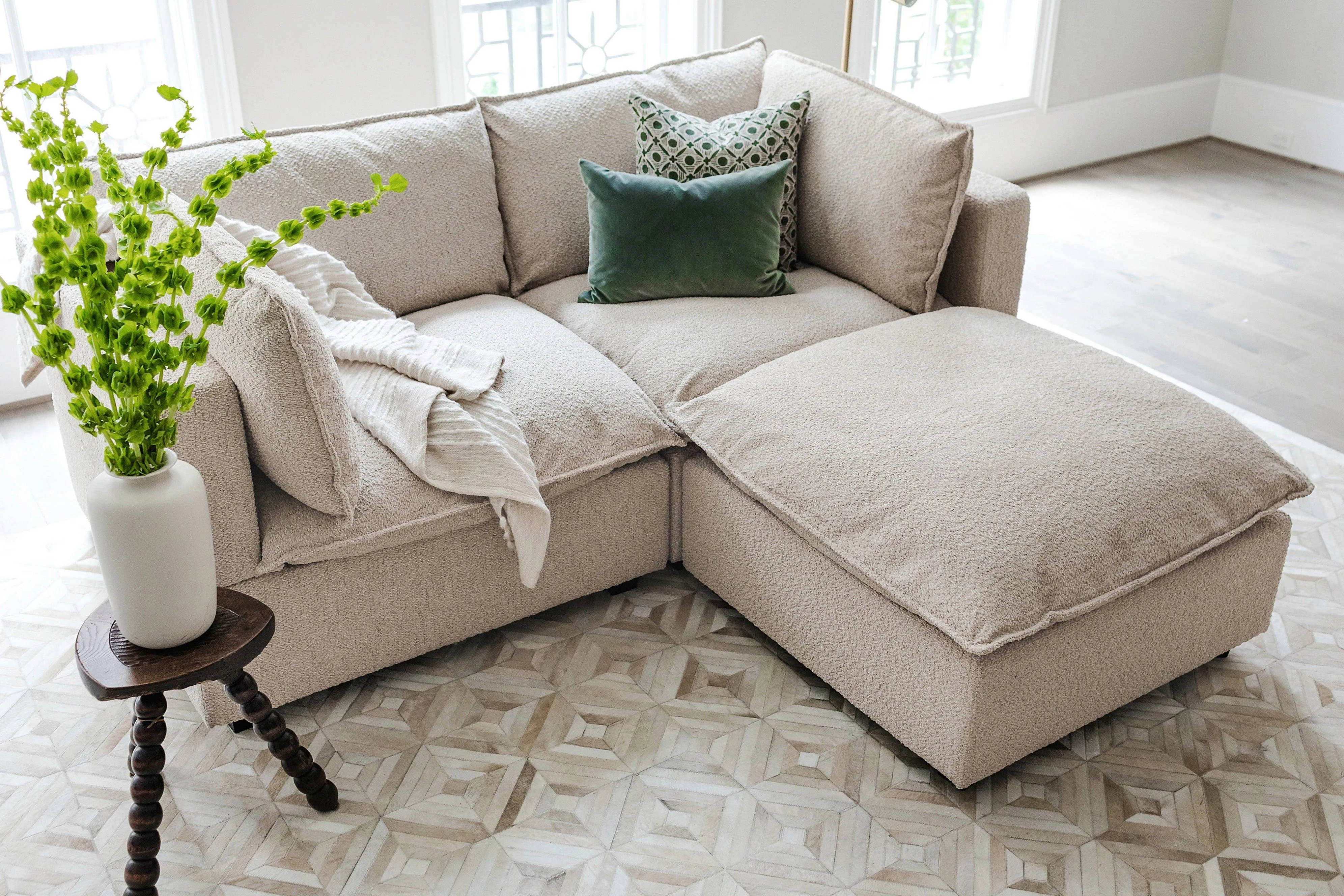 Kova Box Cushion Sofa 86"   Ottoman