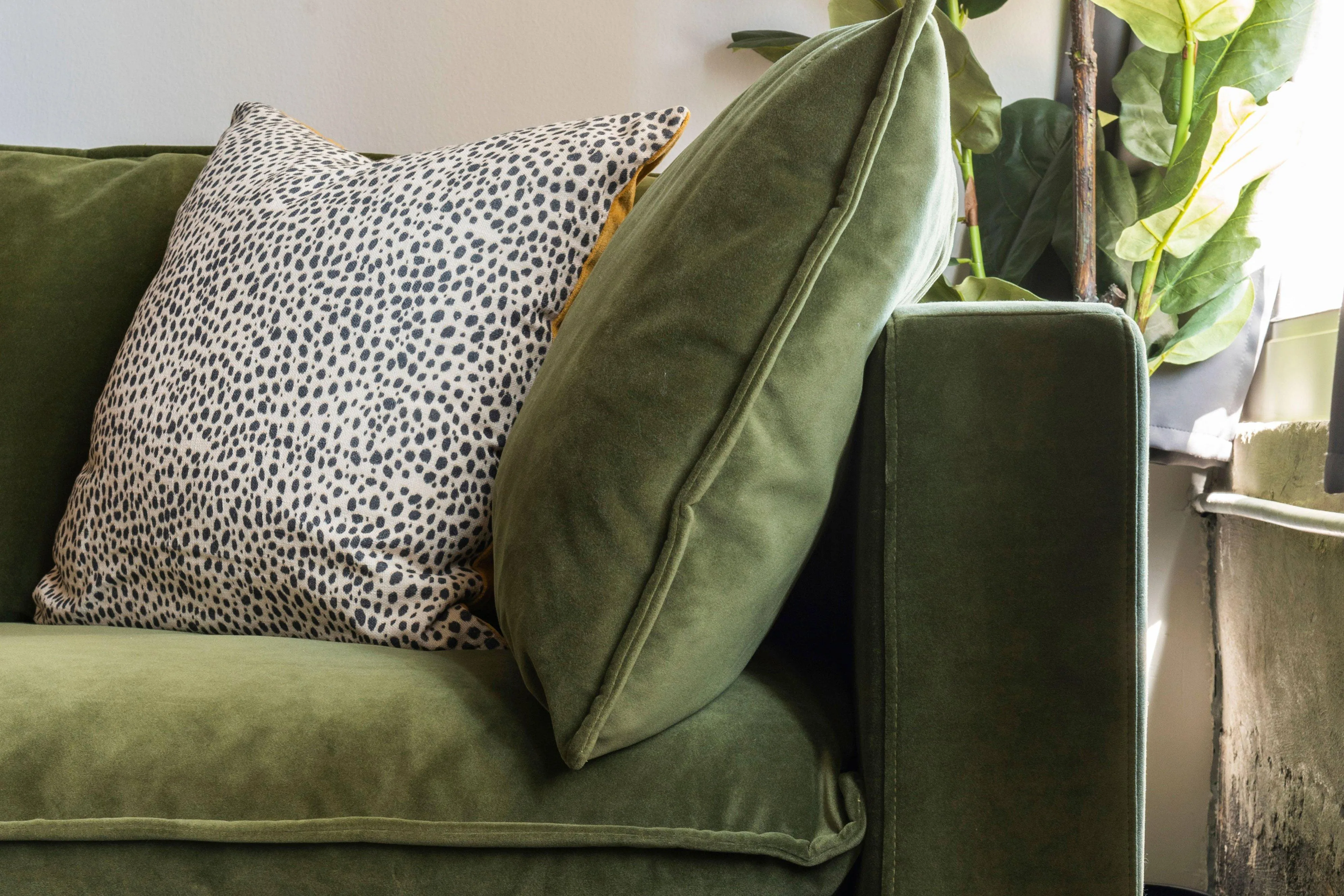 Kova Box Cushion Sofa 86"   Ottoman