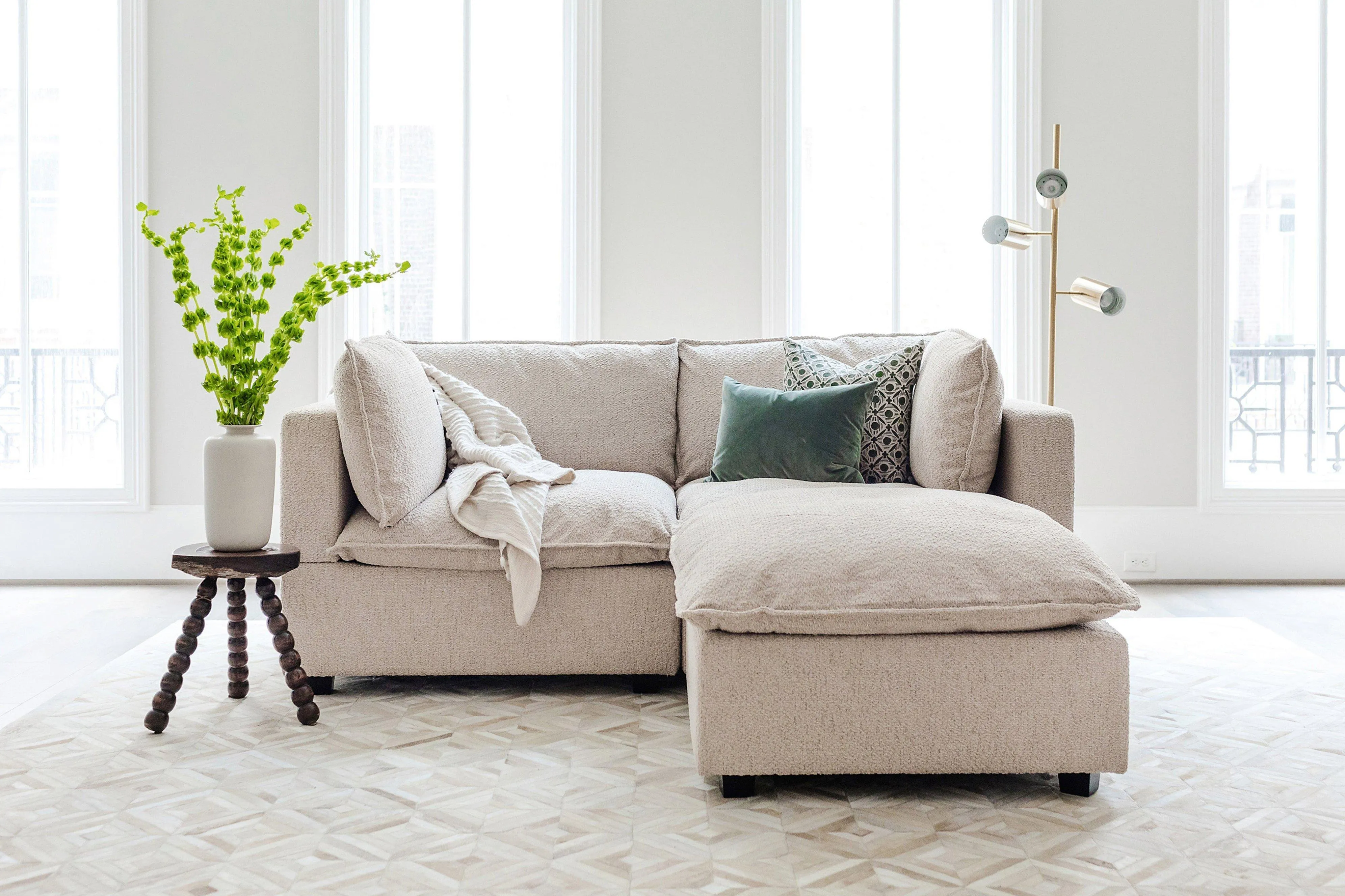 Kova Box Cushion Sofa 86"   Ottoman