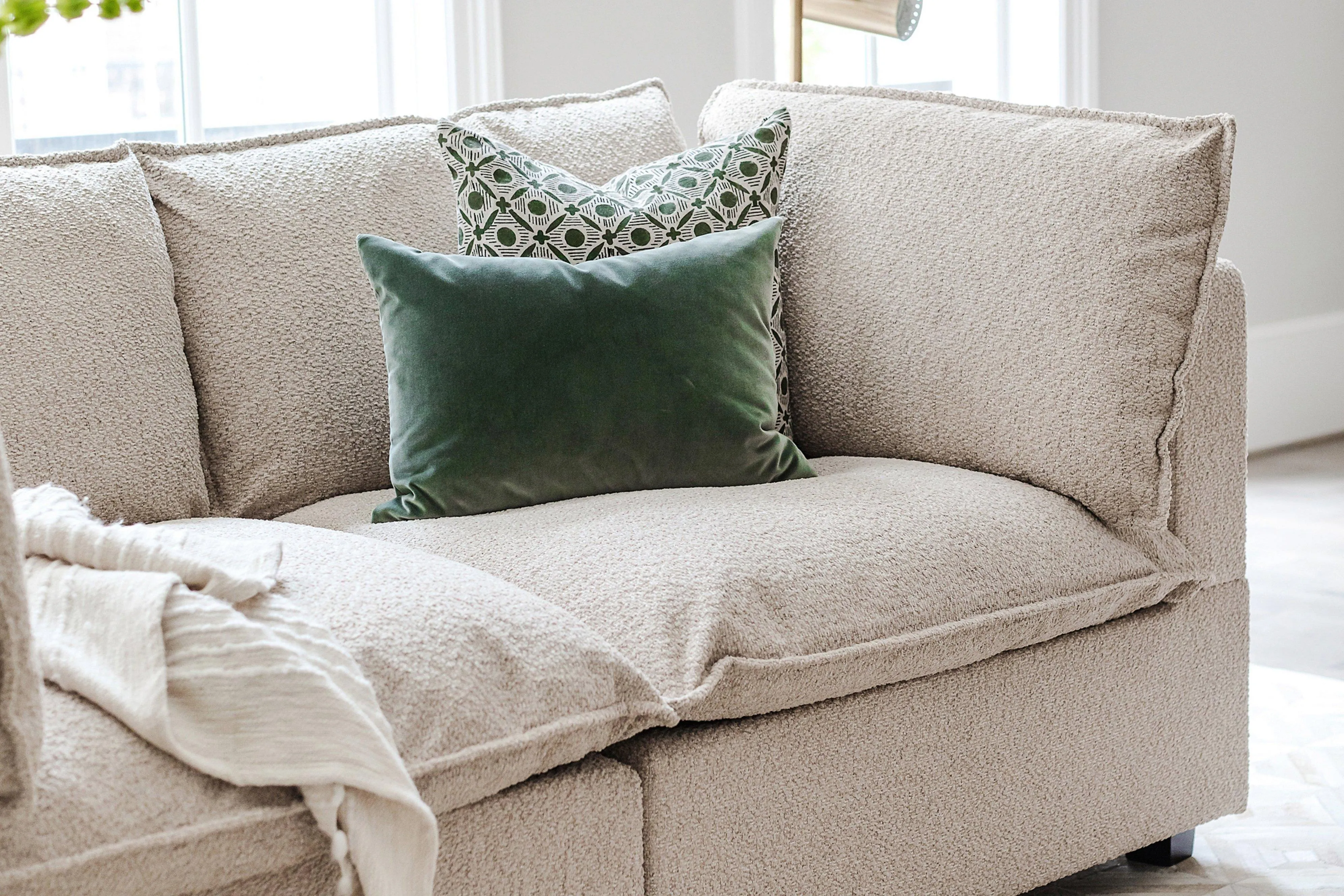 Kova Pillow Cushion Corner